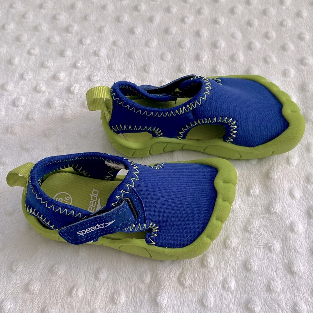 Speedo Toddler Water Shoes (size 5/6)